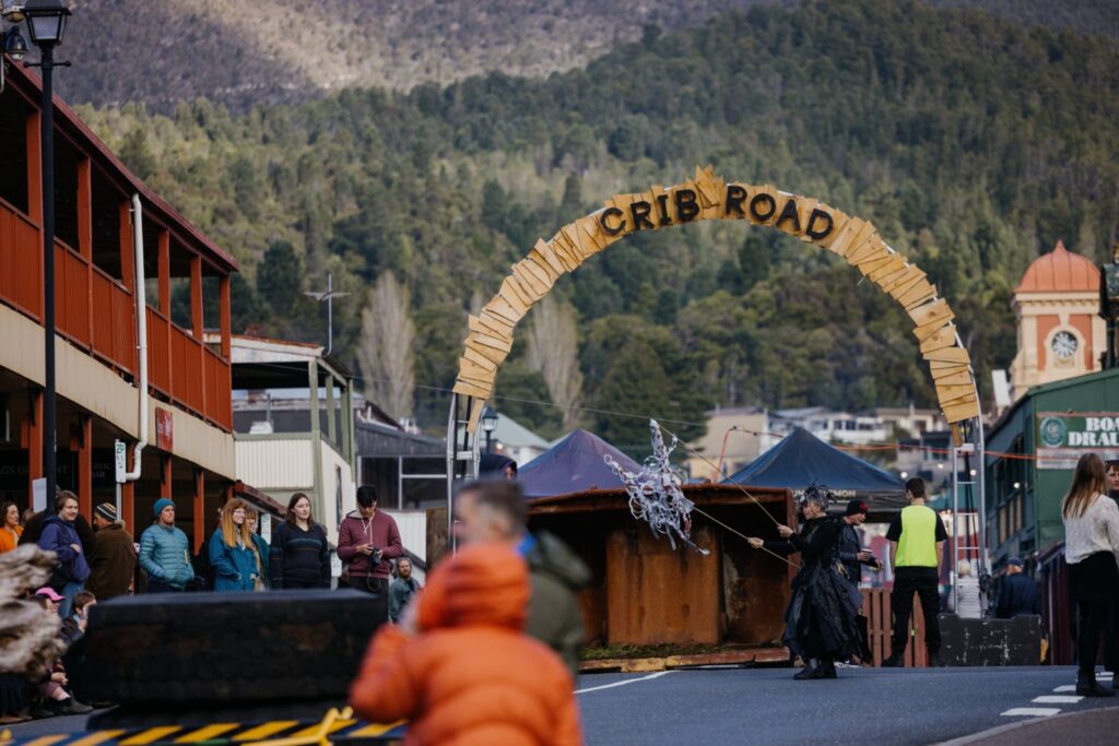 UNCONFORMITYfriday_86_Jesse_Hunniford_1600