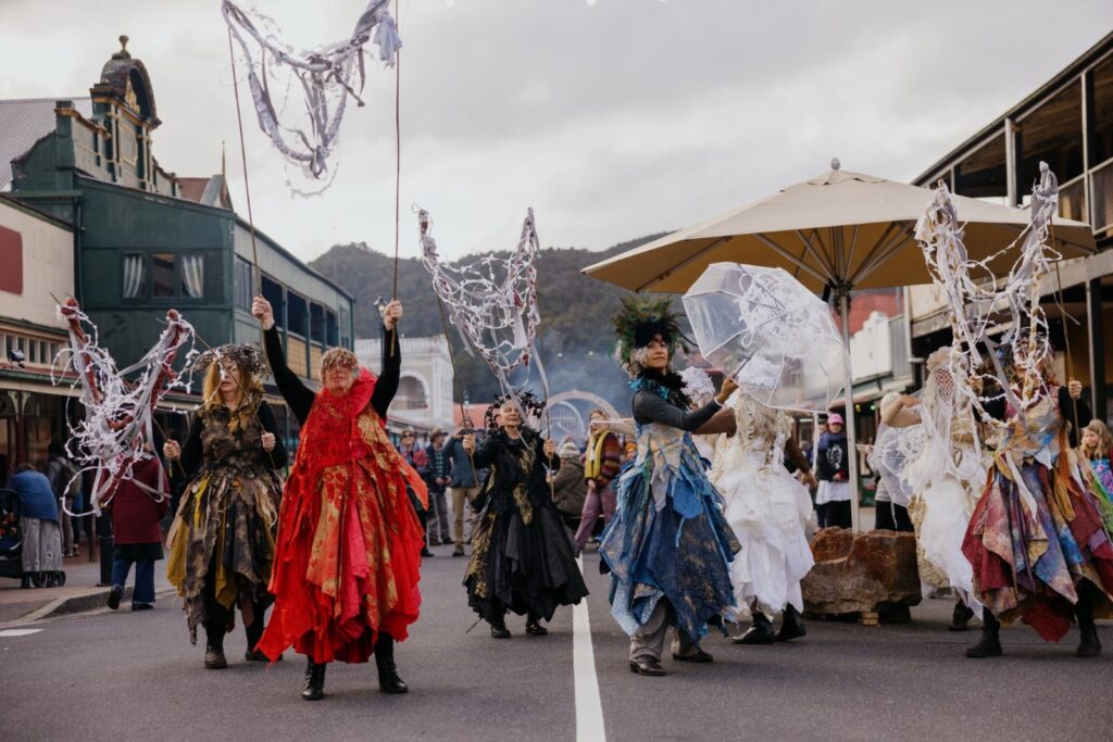 UNCONFORMITYfriday_96_JESSE_HUNNIFORD_1600